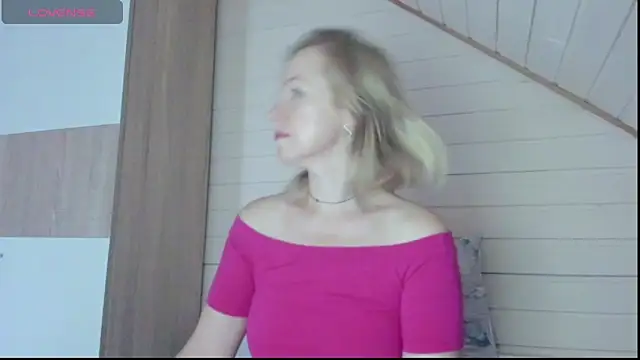 I AM MILF online show from September 17, 5:20 am