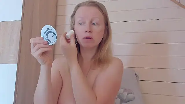 I AM MILF online show from June 12, 7:18 am
