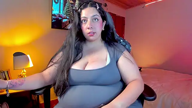 Snapshot of coraline_latin chatting on December 26, 12:36 am coraline latin online show from December 26, 12:36 am