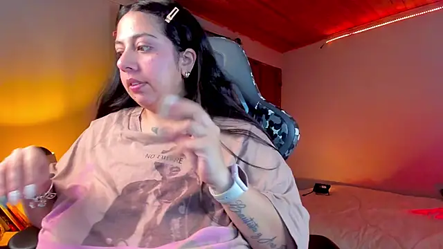 Snapshot of coraline_latin chatting on January 4, 11:38 pm coraline latin online show from January 4, 11:38 pm