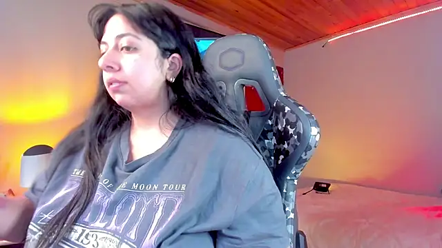 Snapshot of coraline_latin chatting on January 8, 9:23 pm coraline latin online show from January 8, 9:23 pm