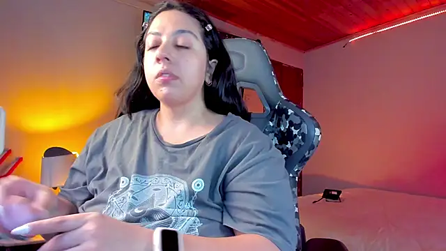 Snapshot of coraline_latin chatting on January 13, 10:35 pm coraline latin online show from January 13, 10:35 pm