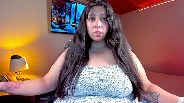 Snapshot of coraline_latin chatting on January 19, 1:32 am coraline latin online show from January 19, 1:32 am