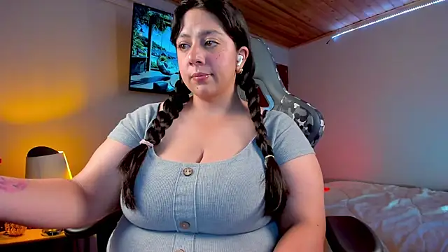 Snapshot of coraline_latin chatting on January 28, 1:39 am coraline latin online show from January 28, 1:39 am