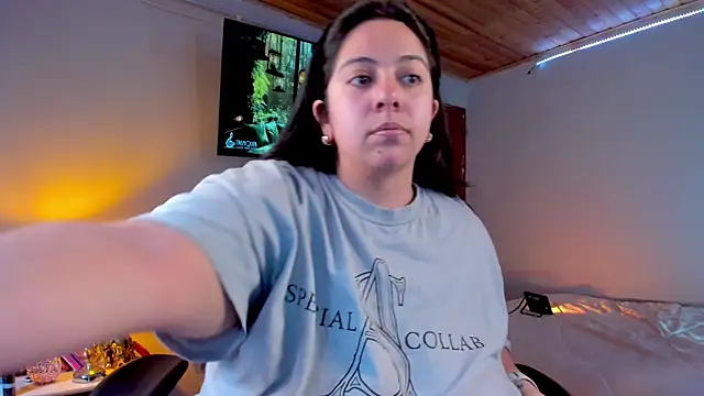 Snapshot of coraline_latin chatting on February 3, 9:39 pm coraline latin online show from February 3, 9:39 pm