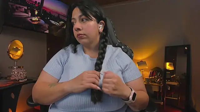 Snapshot of coraline_latin chatting on February 12, 12:05 am coraline latin online show from February 12, 12:05 am