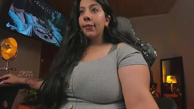 Snapshot of coraline_latin chatting on February 14, 1:23 am coraline latin online show from February 14, 1:23 am