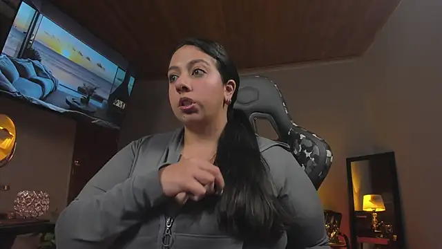 Snapshot of coraline_latin chatting on February 14, 4:58 am coraline latin online show from February 14, 4:58 am