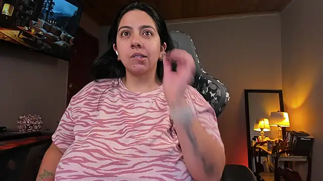 Snapshot of coraline_latin chatting on March 4, 8:38 pm coraline latin online show from March 4, 8:38 pm