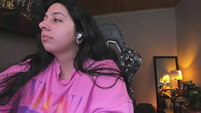 Snapshot of coraline_latin chatting on March 8, 9:29 pm coraline latin online show from March 8, 9:29 pm