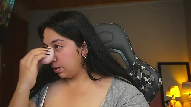 Snapshot of coraline_latin chatting on March 17, 8:51 pm coraline latin online show from March 17, 8:51 pm