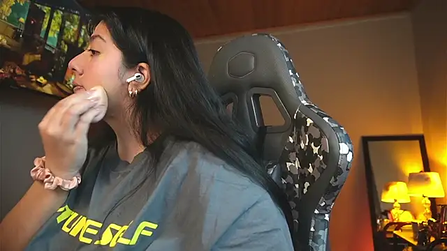 Snapshot of coraline_latin chatting on March 21, 9:34 pm coraline latin online show from March 21, 9:34 pm