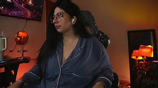 Snapshot of coraline_latin chatting on October 12, 4:17 pm coraline latin online show from October 12, 4:17 pm