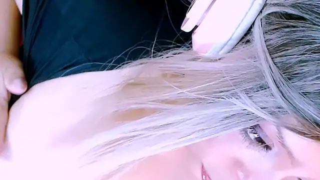 Honey Lucy1 online show from April 22, 2:47 am