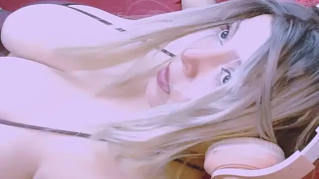 Snapshot of Honey_Lucy1 chatting on May 25, 1:55 am Honey Lucy1 online show from May 25, 1:55 am
