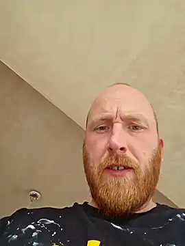 Snapshot of Tilerdadbod chatting on May 8, 11:04 am Tilerdadbod online show from May 8, 11:04 am