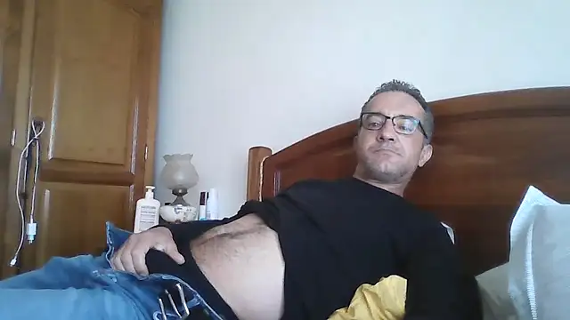 Snapshot of CarlosRocha73 chatting on April 16, 10:49 am CarlosRocha73 online show from April 16, 10:49 am
