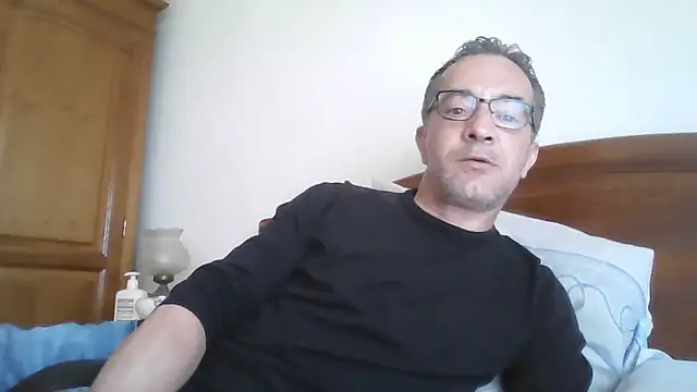 Snapshot of CarlosRocha73 chatting on April 17, 10:40 am CarlosRocha73 online show from April 17, 10:40 am