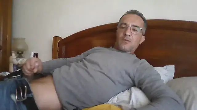 Snapshot of CarlosRocha73 chatting on May 16, 10:36 am CarlosRocha73 online show from May 16, 10:36 am