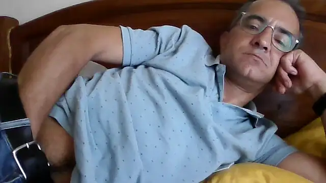 Snapshot of CarlosRocha73 chatting on June 8, 10:48 am CarlosRocha73 online show from June 8, 10:48 am