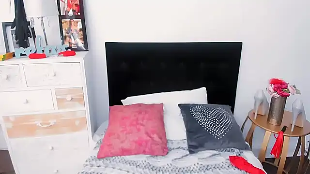 Snapshot of sweetMariina chatting on December 16, 8:41 am sweetMariina online show from December 16, 8:41 am