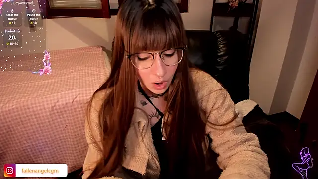 Snapshot of Fallengangel chatting on March 15, 7:09 pm Fallengangel online show from March 15, 7:09 pm