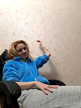 Snapshot of YogisticJuli666 chatting on December 26, 7:13 am YogisticJuli666 online show from December 26, 7:13 am