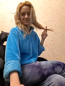 Snapshot of YogisticJuli666 chatting on December 27, 6:57 am YogisticJuli666 online show from December 27, 6:57 am