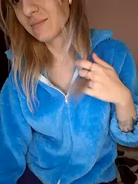 Snapshot of YogisticJuli666 chatting on January 3, 9:04 am YogisticJuli666 online show from January 3, 9:04 am