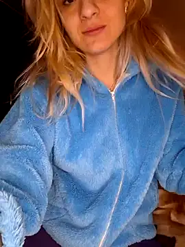 Snapshot of YogisticJuli666 chatting on January 6, 6:03 am YogisticJuli666 online show from January 6, 6:03 am