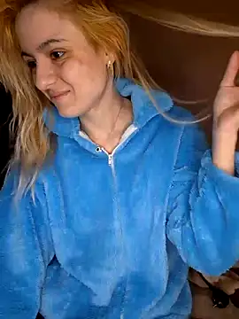 Snapshot of YogisticJuli666 chatting on January 8, 6:09 am YogisticJuli666 online show from January 8, 6:09 am