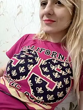 Snapshot of YogisticJuli666 chatting on January 17, 7:08 am YogisticJuli666 online show from January 17, 7:08 am