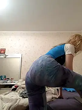 Snapshot of YogisticJuli666 chatting on January 22, 5:37 am YogisticJuli666 online show from January 22, 5:37 am