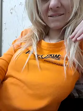 Snapshot of YogisticJuli666 chatting on January 24, 6:03 am YogisticJuli666 online show from January 24, 6:03 am