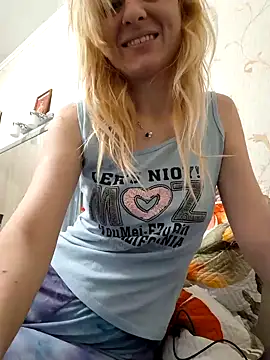 Snapshot of YogisticJuli666 chatting on February 10, 6:09 am YogisticJuli666 online show from February 10, 6:09 am