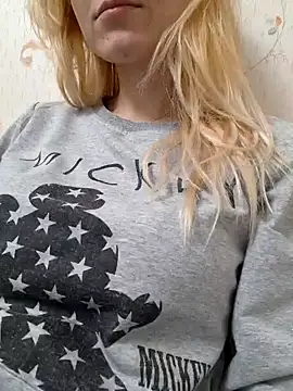 Snapshot of YogisticJuli666 chatting on February 11, 5:47 am YogisticJuli666 online show from February 11, 5:47 am