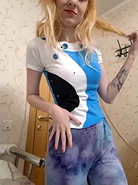 Snapshot of YogisticJuli666 chatting on February 14, 6:56 am YogisticJuli666 online show from February 14, 6:56 am