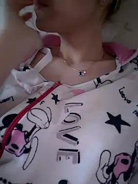 Snapshot of YogisticJuli666 chatting on February 18, 2:06 pm YogisticJuli666 online show from February 18, 2:06 pm