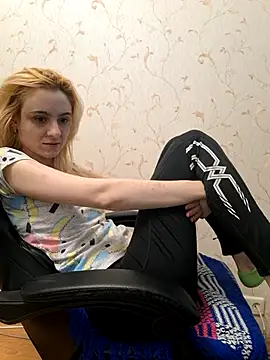 Snapshot of YogisticJuli666 chatting on February 20, 6:50 am YogisticJuli666 online show from February 20, 6:50 am