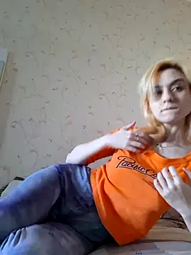 Snapshot of YogisticJuli666 chatting on February 27, 6:50 am YogisticJuli666 online show from February 27, 6:50 am