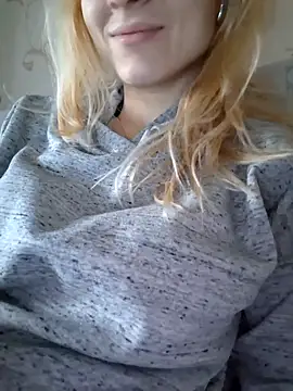 Snapshot of YogisticJuli666 chatting on March 17, 4:51 am YogisticJuli666 online show from March 17, 4:51 am