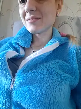 Snapshot of YogisticJuli666 chatting on March 18, 5:52 am YogisticJuli666 online show from March 18, 5:52 am