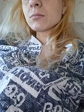 Snapshot of YogisticJuli666 chatting on March 20, 6:08 am YogisticJuli666 online show from March 20, 6:08 am