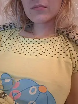 Snapshot of YogisticJuli666 chatting on September 14, 7:46 pm YogisticJuli666 online show from September 14, 7:46 pm