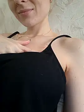 Snapshot of YogisticJuli666 chatting on October 9, 6:33 am YogisticJuli666 online show from October 9, 6:33 am