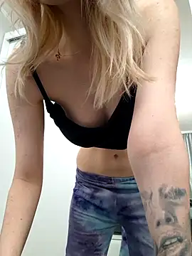 Snapshot of YogisticJuli666 chatting on October 13, 4:56 am YogisticJuli666 online show from October 13, 4:56 am