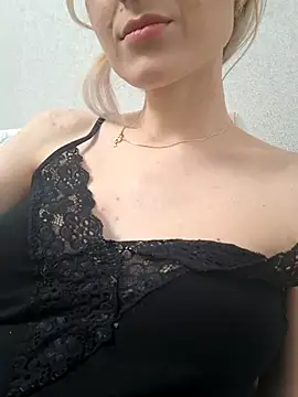 Snapshot of YogisticJuli666 chatting on October 27, 5:55 am YogisticJuli666 online show from October 27, 5:55 am