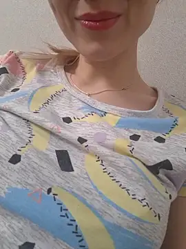 Snapshot of YogisticJuli666 chatting on October 30, 5:31 am YogisticJuli666 online show from October 30, 5:31 am