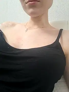 Snapshot of YogisticJuli666 chatting on October 31, 5:19 am YogisticJuli666 online show from October 31, 5:19 am