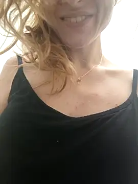 Snapshot of YogisticJuli666 chatting on November 17, 3:51 pm YogisticJuli666 online show from November 17, 3:51 pm